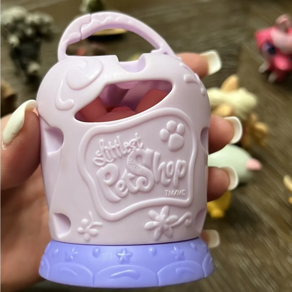 Hasbro made for McDonald’s happy meal figures of LITTLEST PET SHOP BUNDLE OF 3
